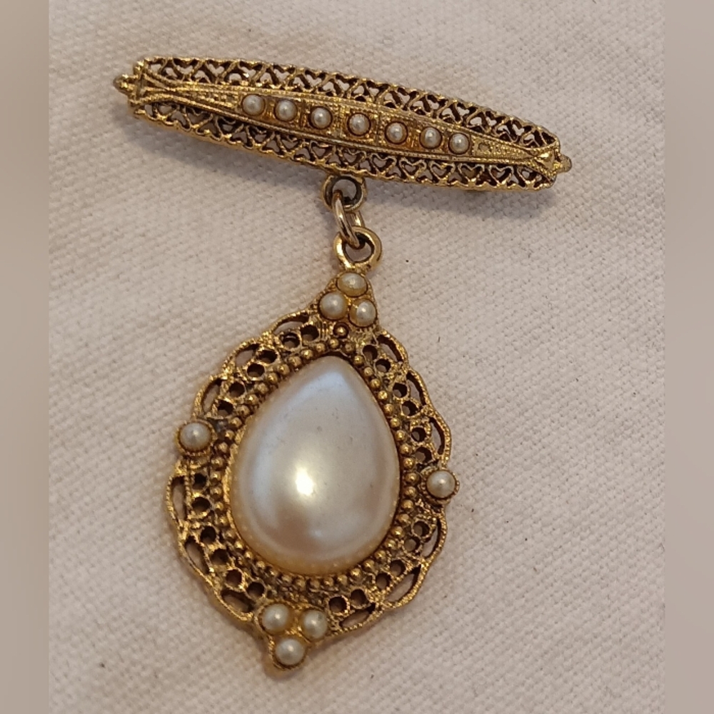 Gold-Tone Pearl Teardrop Brooch Pendant - Classic Vintage Style